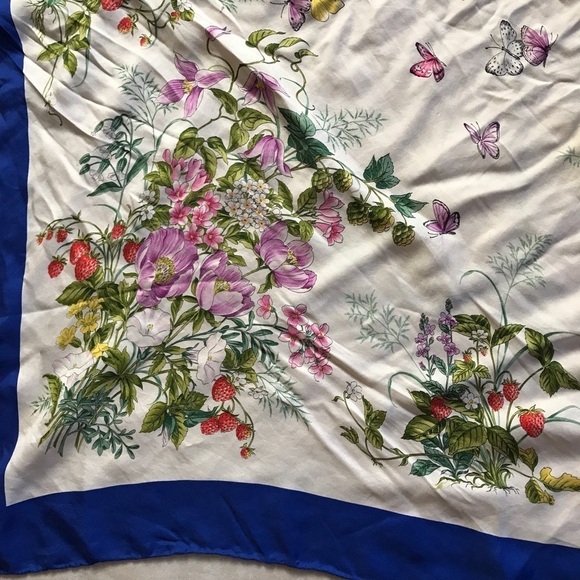 *Vintage* Gucci accessory collection 100% silk floral butterfly scarf - Picture 9 of 13
